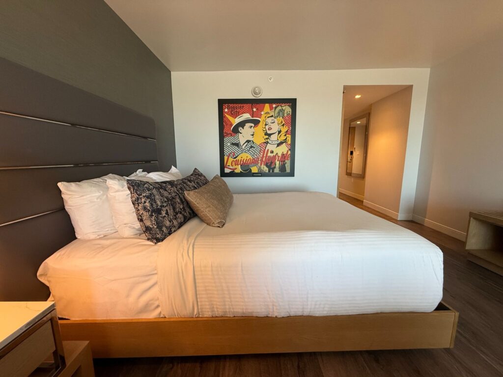 Live! Casino & Hotel Louisiana room/bed interior view